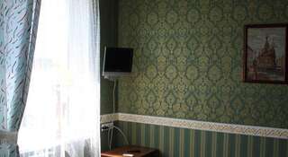 Гостиница Guest House Y Tamara Анапа Двухместный номер с 1 двуспальной кроватью и дополнительной кроватью-3